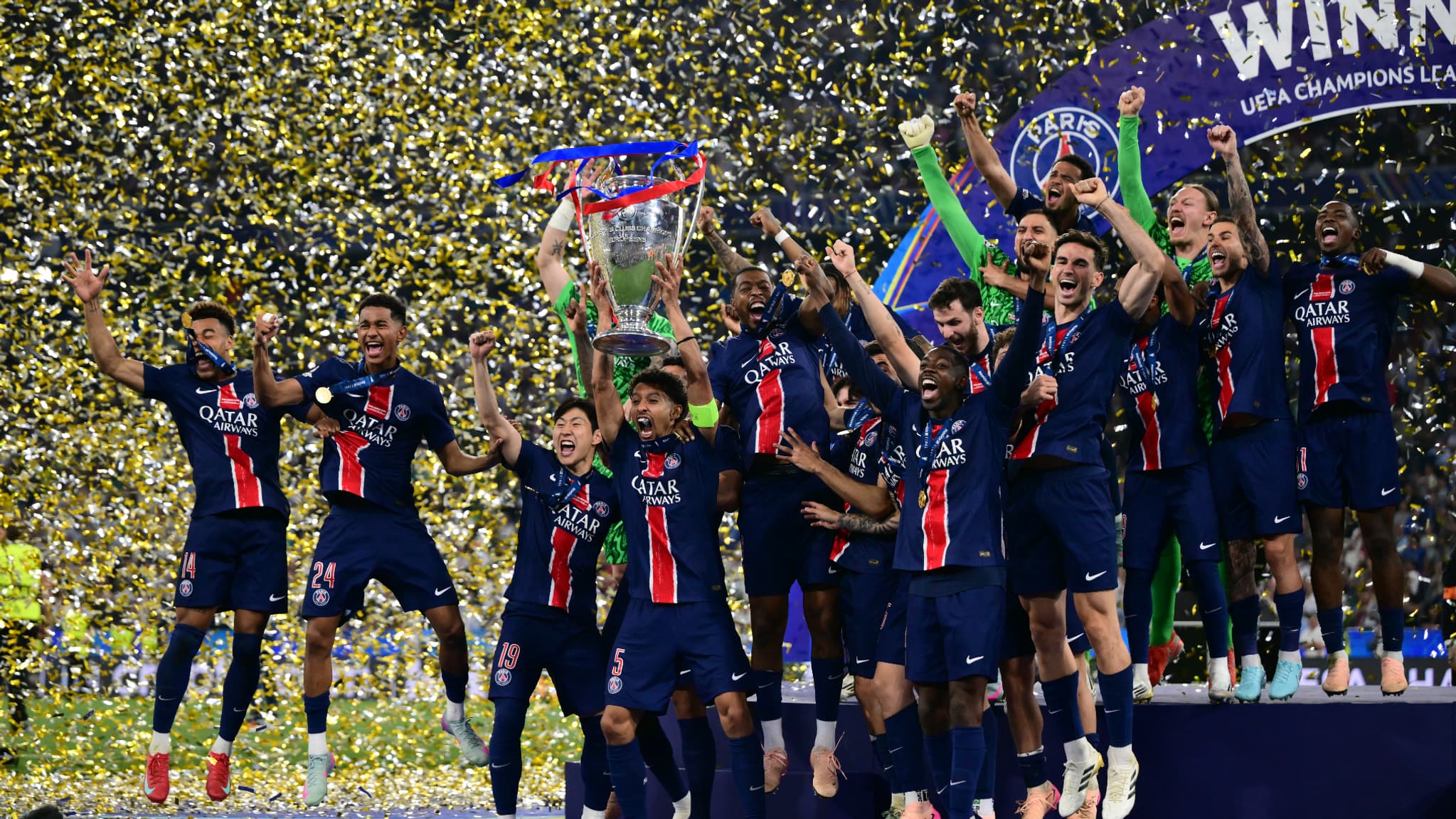 Marquinhos, capitaine du PSG, soulève la Ligue des champions, 31 mai 2025