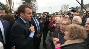 Emmanuel Macron en compagnie de retraités à Tours. 