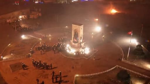 La place Taksim vidée de ses manifestants à Istanbul