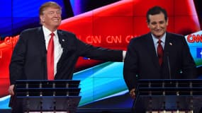 Donald Trump et Ted Cruz, durant un débat entre candidats républicains pour les primaires, le 15 décembre 2015, à Las Vegas