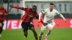 Benjamin Bourigeaud face Yunus Musah lors de AC Milan-Rennes
