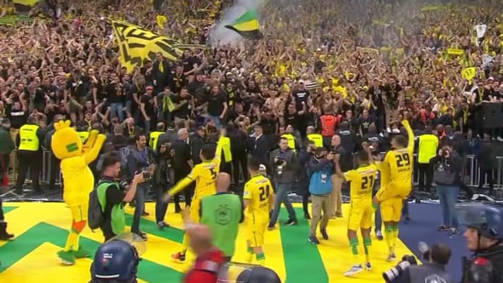 La communion entre les joueurs nantais et le public lors de la finale de Coupe de France, le 7 mai 2022 La communion entre les joueurs nantais et le public lors de la finale de Coupe de France, le 7 mai 2022