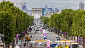 Les Champs Elysées en configuration olympique pour les JO de Paris 2024, le 22 juillet 2024