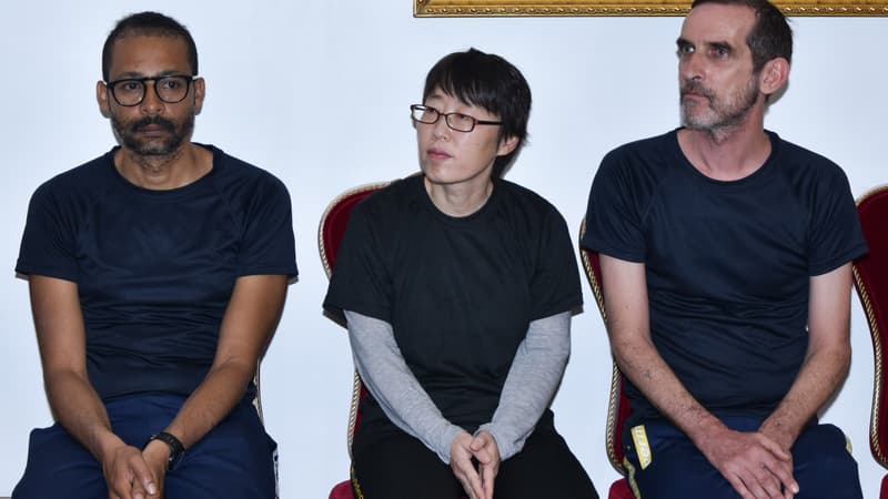 Les deux ex-otages français et l'ex-otage sud-coréenne lors de leur visite au palais présidentiel burkinabé samedi 11 mai 2019