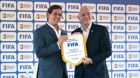Gianni Infantino en visite à Caracas avec le président de la fédération venezuelienne