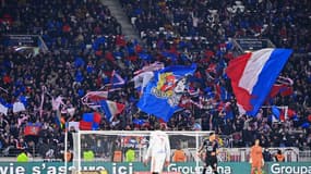 Des supporters de l'OL lors du match contre Lille en L1, le 27 février 2022