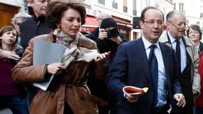 Aux côtés Marisol Touraine (à gauche), chargée des questions sociales dans son équipe de campagne, François Hollande a tenté mercredi de clore la polémique avec la droite sur la retraite à 60 ans en confirmant qu'il envisageait de rendre la possibilité de