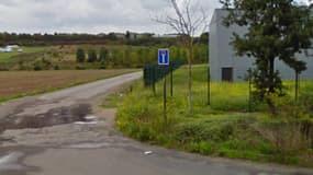 Des ossements humains ont été trouvés jeudi dasn le chemin de la Vallée-des-crapauds, qui commence ici, près d'Amiens.