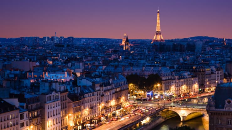 Selon l'Insee, 2 228 409 Français vivaient à Paris en 2015. C'est près de 40.000 de moins qu'en 2010. Selon l'Insee, 2 228 409 Français vivaient à Paris en 2015. C'est près de 40.000 de moins qu'en 2010.