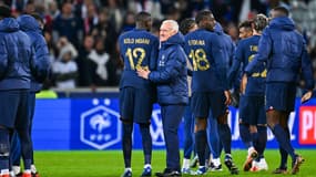 Didier Deschamps salue Randal Kolo Muani après France-Ecosse (4-1, amical), le 17 octobre 2023