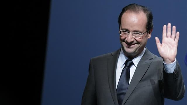 François Hollande a reçu vendredi soir à Paris le soutien du SPD allemand pour sa candidature à l'élection présidentielle et à son projet de renégocier le traité de discipline budgétaire européen. /Photo prise le 16 mars 2012/REUTERS/Vincent Kessler