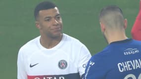 Kylian Mbappé face à Lucas Chevalier lors de Lille-PSG, 17 décembre 2023