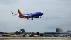 (ILLUSTRATION) Un Boeing 737 de la compagnie Southwest atterrit à Los Angeles, le 24 mai 2018