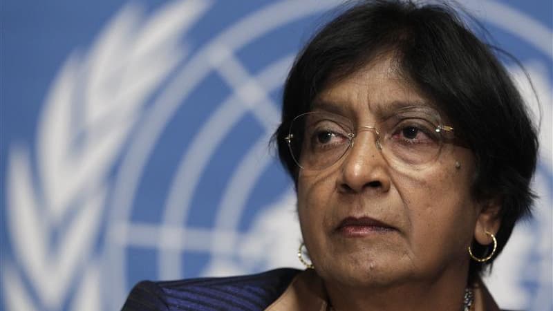 Selon Navi Pillay, Haute-Commissaire des Nations unies aux Droits de l'homme, le bilan des victimes des violences politiques en Syrie dépasse dorénavant la barre des 5.000 morts. /Photo prise le 1er décembre 2011/REUTERS/Denis Balibouse