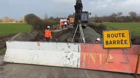 Des travaux de réaménagement d'une route dans le Montreuillois (Pas-de-Calais) en début d'année 2024 afin de prévenir des futures inondations.