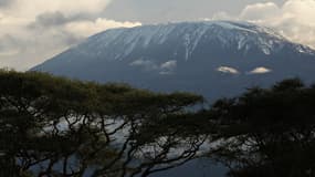 Le Kilimandjaro, plus haute montagne d'Afrique, culmine à 5.895 mètres.