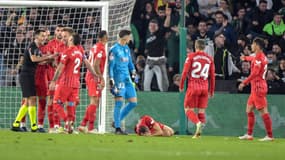Le derby andalou entre le Betis et le Séville FC a été arrêté le 15 janvier 2022 après un jet de projectile ayant atteint un joueur.