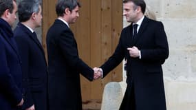 Emmanuel Macron et Gabriel Attal le 7 février 2024 dans la cour des Invalides