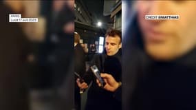 Emmanuel Macron le 17 avril en train de chanter une chanson avec des soutiens du controversé "projet Canto"