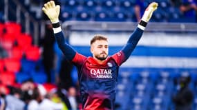 Arnau Tenas avec le PSG en août 2023