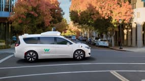 Waymo, la filiale de Google, effectue environ 1000 à 2000 courses par semaine en Arizona. 