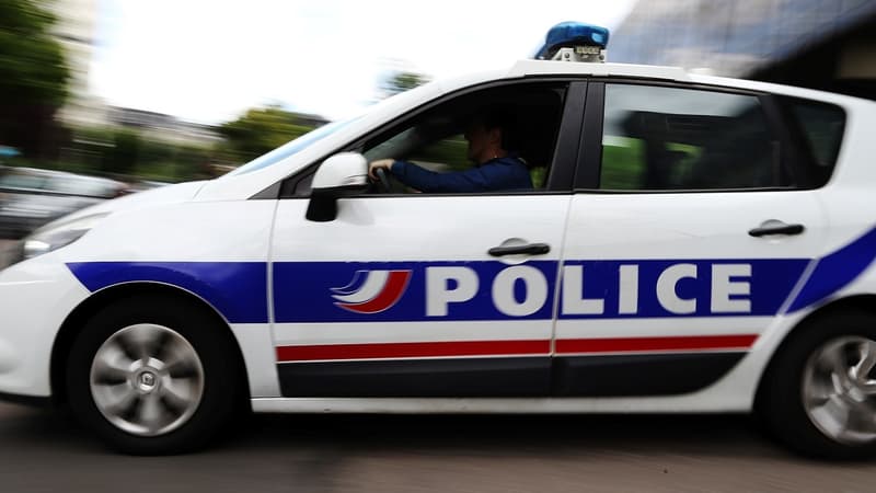 Un homme de 53 ans a été placé en garde à vue pour avoir braqué un fusil à pompe factice sur un livreur de pizza.