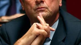 La proposition de loi déposée par François Hollande pour lutter contre le démantèlement des entreprises a été enterrée mardi, du moins pour la législature qui s'achève. /Photo prise le 29 novembre 2011/REUTERS/Charles Platiau