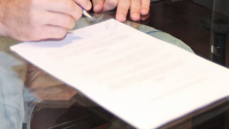La signature d'un contrat