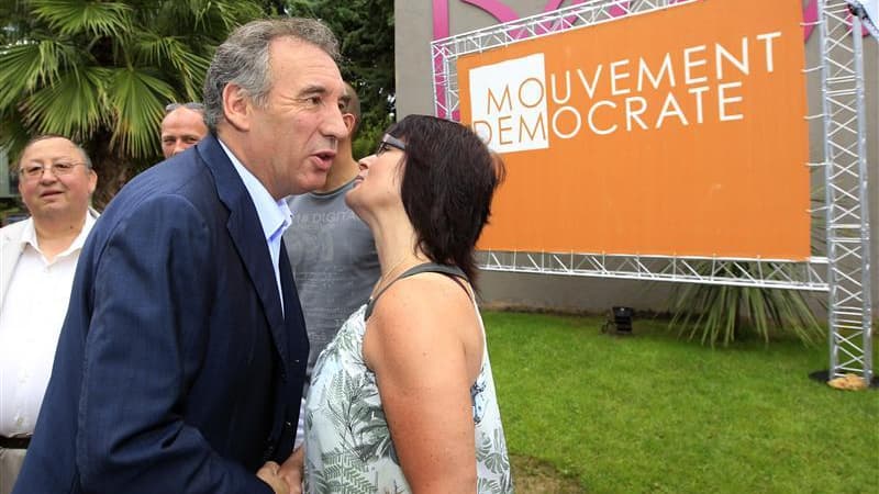 François Bayrou, le président du MoDem. Si le MoDem semble divisé sur le principe d'un rapprochement avec la majorité, le président du groupe socialiste à l'Assemblée nationale Bruno Le Roux a lui estimé sur RTL qu'un éventuel élargissement de la majorité