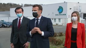 Emmanuel Macron en visite dans une usine d'Eure-et-Loir, le 9 avril 2021.