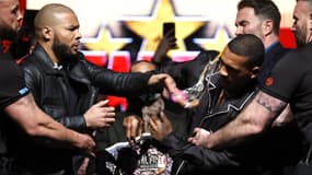 Le boxeur Chris Eubank Jr éclate un oeuf sur Conor Benn, le 25 février 2025