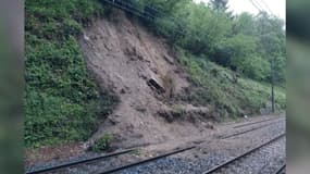 Un éboulement à Grigny, le dimanche 24 avril, a provoqué l'arrêt d'un TER.