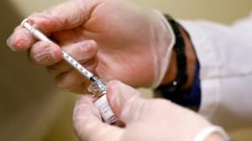 Les injections sont pour l'essentiel des piqûres d'acide hyaluronique - un gel qui donne du volume - ou de toxine botulique, vulgarisée sous le nom de Botox, qui détend les musclesn photo d'illustration