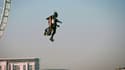 L'homme avion "Jetman" vole au-dessus de Dubaï 