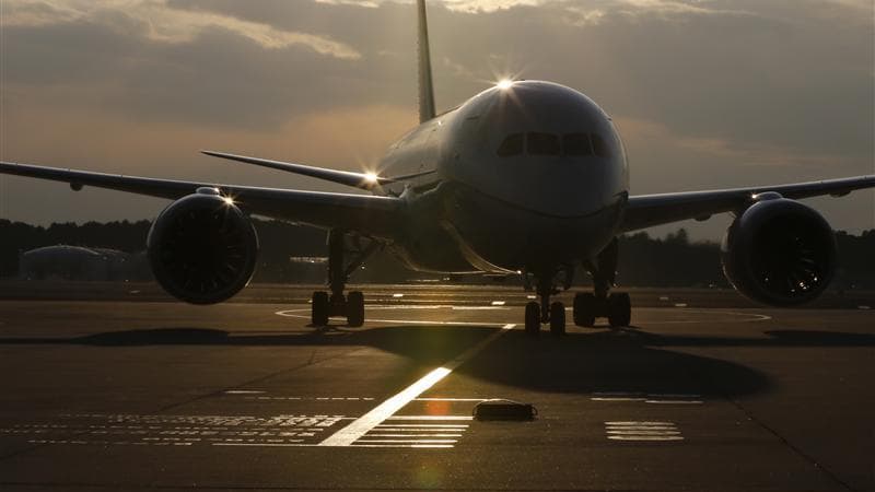 Boeing a annoncé vendredi l'arrêt ses livraisons de 787 Dreamliner en attendant que l'administration de l'aviation civile américaine approuve le plan levant les inquiétudes liées aux batteries lithium-ion responsables de plusieurs incidents techniques réc