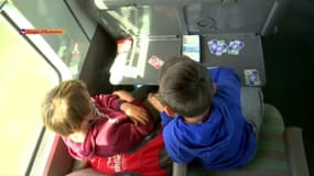 Des enfants dans un train (illustration)