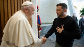 Le pape François accueille le président ukrainien Volodymyr Zelensky au Vatican, le 13 mai 2023.