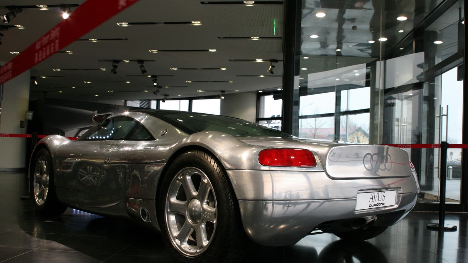 Spectaculaire, l'Avus était entièrement couverte d'aluminium. Spectaculaire, l'Avus était entièrement couverte d'aluminium.