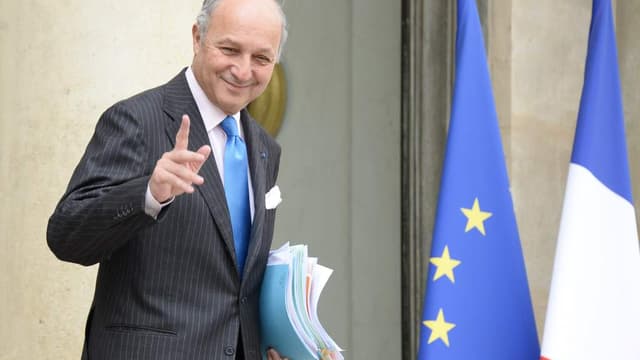 Laurent Fabius estime qu'un touriste qui trouve porte close le dimanche ne revient pas le mardi