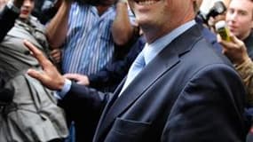 François Hollande accentue son avance sur Martine Aubry en vue de la primaire socialiste pour la présidentielle, selon un sondage à paraître mercredi. Il a la préférence de 42% (+3 points) des sympathisants de gauche et 49% (+6 points) des sympathisants s