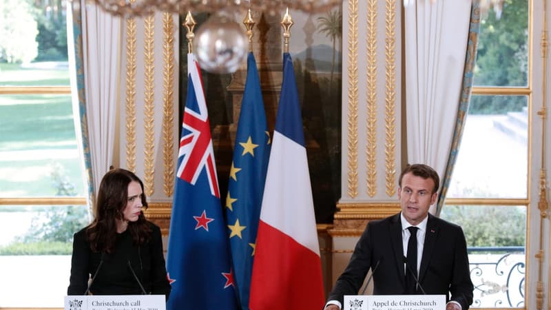 Jacinda Arden et Emmanuel Macron parlent à la presse pour le lancement de "L'appel de Christchurch" qui vise à lutter contre la diffusion de contenus extrémistes violents