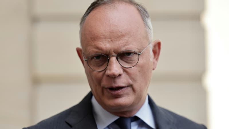 Édouard Philippe appelle Emmanuel Macron à organiser une 