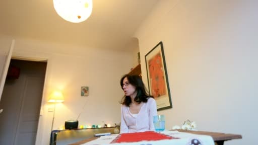 Marion Gailland chez elle à Paris, le 25 janvier 2016