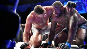 Alistair Overeem félicite Walt Harris à l'UFC
