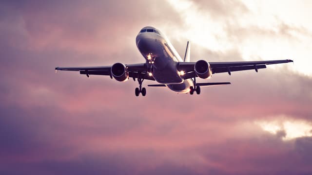 Selon le pilote Gérard Arnoux, il y a un vide juridique concernant les interdictions de survol.