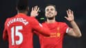 Le capitaine de Liverpool Jordan Henderson félicite Daniel Sturridge, auteur du dernier but des Reds contre Stoke City ce mardi (4-1).