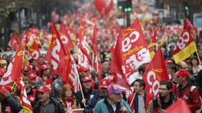 La CFDT a décidé de ne pas donner suite aux appels à un 1er mai unitaire lancés par le nouveau secrétaire général de la CGT, Thierry Lepaon, en raison des tensions actuelles entre les deux syndicats /Photo prise le 9 octobre 2012/REUTERS/Christian Hartman