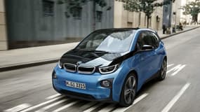 BMW a retravaillé la batterie de sa citadine i3, qui voit ainsi son autonomie presque doubler. 