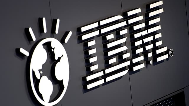 Le chiffre d'affaires d'IBM a reculé pour le onzième trimestre consécutif, de 12% à 24,1 milliards de dollars au quatrième trimestre de 2014.