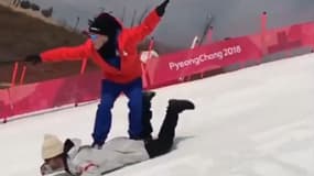 Tyler Nicholson et Ståle Sandbech qui testent le "snowboard humain"